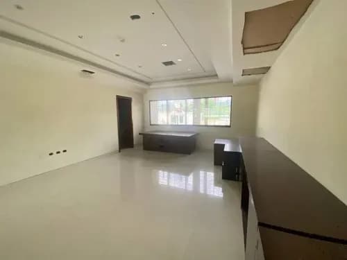 Edificio Empresarial En Venta En Urb. El Viñedo. Valencia