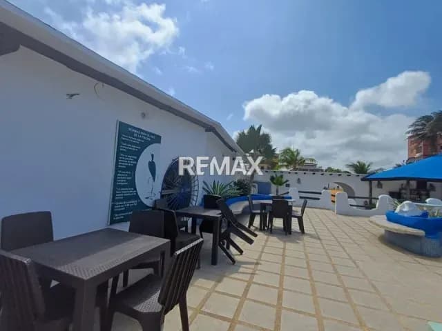 SE VENDE ESPECTACULAR POSADA FRENTE AL MAR EN CHICHIRIVICHE, FALCÓN.