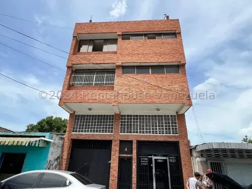 Edificio Comercial En Venta En Av Paez Local Con Mezanina Y Apartamentos Amplios Estef 25-16039