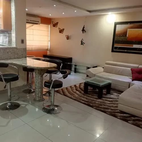 Apartamento En Alquiler Res. Apolo 4, Trigal Norte. Planta 50%. Piso Bajo. Gerardo Hurtado