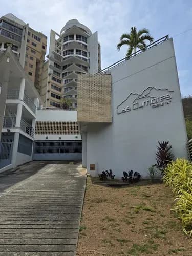 En Venta Bello Penthouse 516 Mts. A Estrenar Obra Blanca, Con 6 Habitaciones 4 De Ellas Con Baño, Adicional 2 Baños, Balcón Grande, Vista 360, Clóset, Pisos De Mármol Y Madera. 2 Maleteros Clider