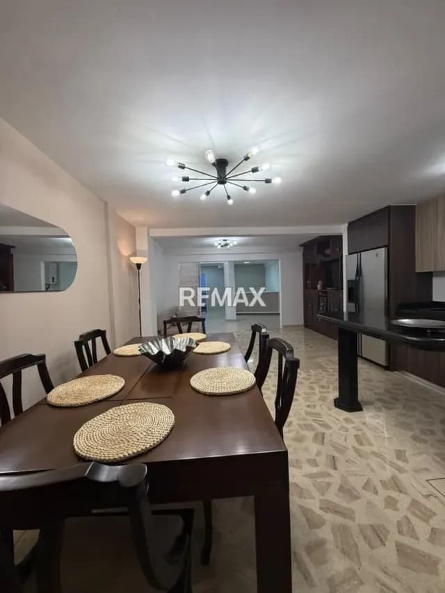 CASA EN VENTA AMOBLADA CON EXCELENTES ACABADOS Y MUY BUENA DISTRIBUCIÓN UBICADA EN PUEBLO NUEVO URB. VILLA VIZCAYA
