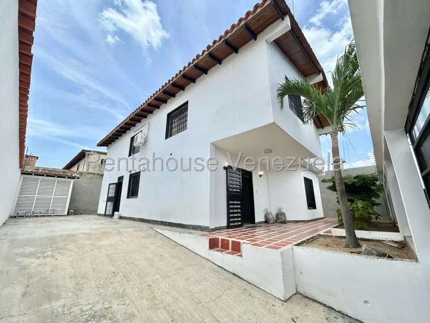 Casa (Duplex) en Alquiler en La Piedad Norte, Lara