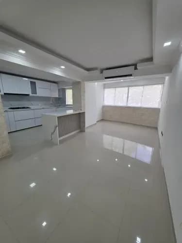 Vendo Apartamento En El Parral. Rg. A Estrenar, Con Modernos Acabados, Hermosa Y Amplia Cocina Lista! Si. Detalles, Una Distribución Excelente, Armarios Listos, Construcción Reciente Y Planta 50%
