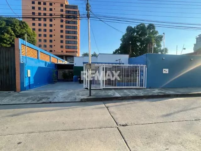 Casa Comercial en Venta Urb La Alegria