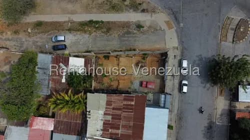 Raíza Suárez Vende 2 6 1 7 8 2 6 Terreno Comercial De 378 M2 A Pie De Calle Con Alto Flujo Vehicular Y Peatonal, Con Bases Construidas Para Edificio, Urb. Los Libertadores Barquisimeto