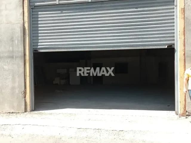 En Alquiler Galpon Comercial Calle Sucre del Centro de Punto Fijo