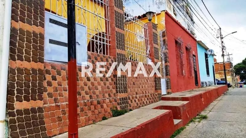 CASA EN VENTA - URB. LA PASTORA