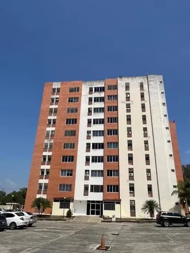 Venta De Apartamento Con Cocina Con Tope De Granito Equipada Con Estufa Y Nevera, En Residencia Doral Country, Urb Mañongo.