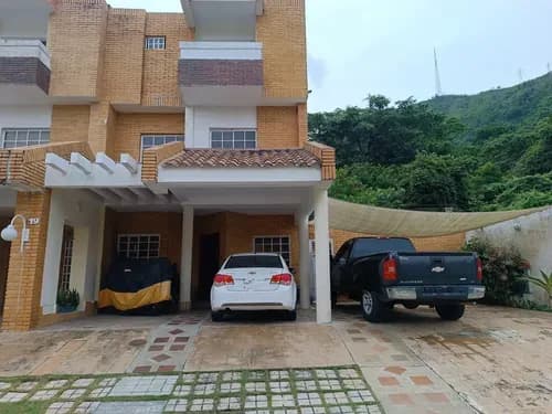 Fernando & Yosmar Venden Town House En Res. Monte Plata, Trigal Norte. (inth-180) Sólo Clientes.