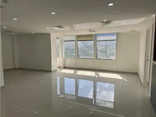 Alquilo Oficina 90 Metros. Las Mercedes