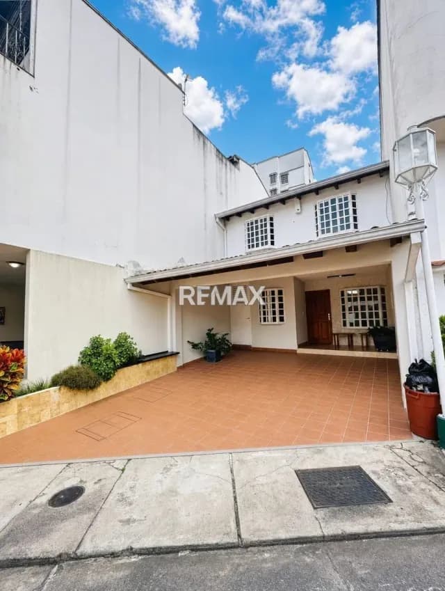 Casa. Venta. Las Acacias