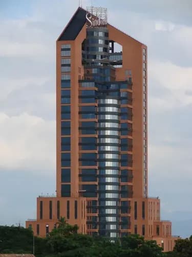 Se Alquila Fabulosa Oficina Recien Remodelada En Zona Vip De La Torre Sindoni, Piso Alto. 013jsc