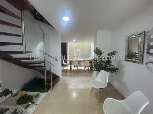 Raíza Suárez Vende 2 6 4 9 5 1 Moderno Townhouse De 3 Niveles Con Hall De Acceso, Moderna Cocina Con Tope De Silestone, 3 Habitaciones, 2 Baños, Piscina, Este De Barquisimeto