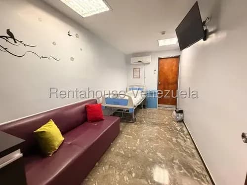 Marinel Saavedra Ofrece En Venta En Zona Prestigiosa Del Este De Barquisimeto, Con 1220m2, En Impecables Condiciones. Contactame! Cod 26 20776