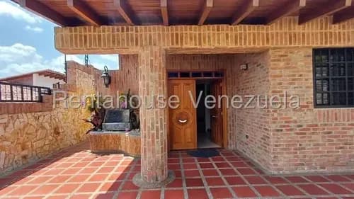 892m2 De Terreno Y 482m2 De Construcción, Baja De Precio En Prados Del Este. Bienvenido A Un Hogar Donde El Lujo Se Une Con La Calidez Familiar. Mls#25-16836