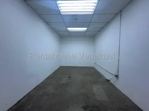Alquilo Amplio Galpón Industrial Guaicay !!! El Espacio Ideal Para Tu Negocio!!!!