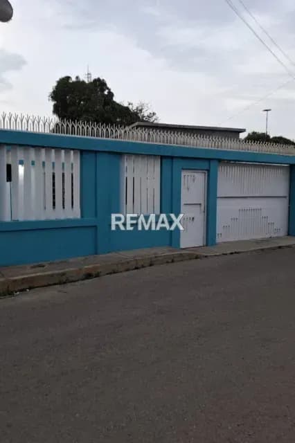 CASA EN VENTA EN SECTOR 18 DE OCTUBRE
