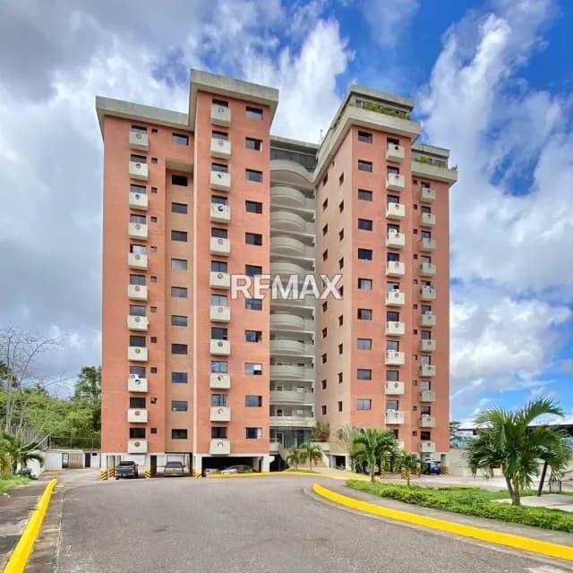 En ALQUILER apto en Residencias Paramillo Suite -Sector la Castellana Área 67 mts Piso 4