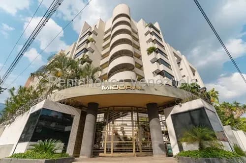 Hermoso Apartamento Remodelado En Alquiler En Los Chorros Yr2618093