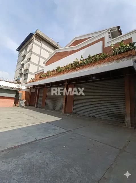 En Venta Casa Quinta Comercial - Avenida principal de Las Fuentes, El Paraiso