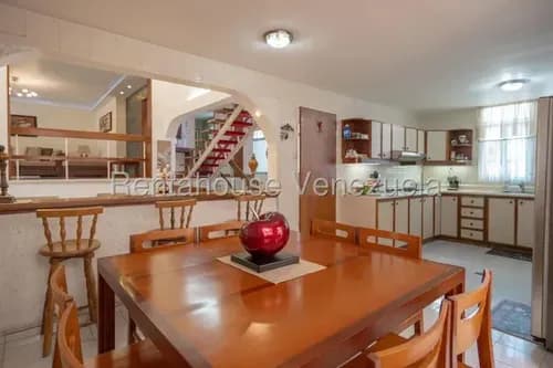 Abella2613883 Hermosa Quinta, Situada En La Mejor Zona De Casas Del Marques, En Calle Cerrada Con Vigilancia Las 24 Horastiene Un Sótano De 80 Metros Con Gran Potencial Para Convertirse En Anexo.