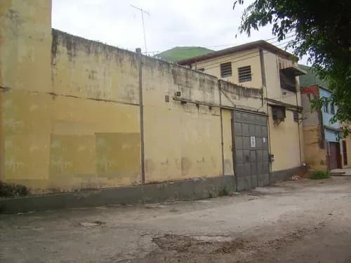 Galpón En Venta Cerca Carretera Principal, Fácil Acceso Cerca De La Hacienda Sta. Teresa