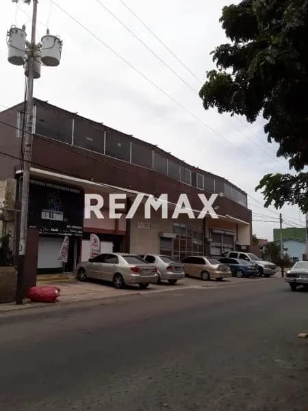 Edificio comercial en venta, centro de Punto Fijo