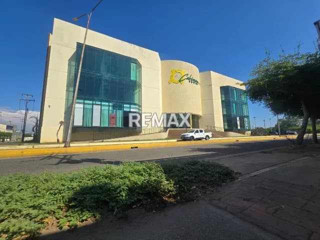LOCAL COMERCIAL EN ALQUILER EN CABIMAS CENTER (OBRA GRIS)