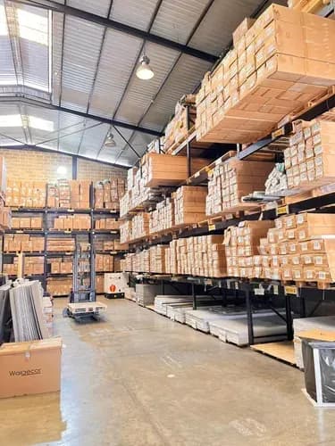 Exclusivo Galpón Con Gran Oportunidad De Compra Con Financiamiento En Zona Industrial Castillito