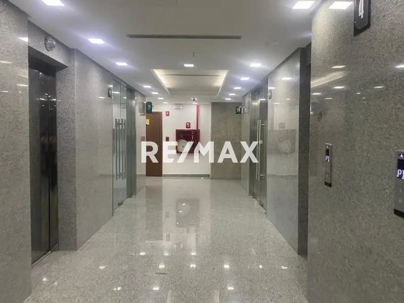 Vendo Oficina obra gris 161,58m2 Torre Guayana
