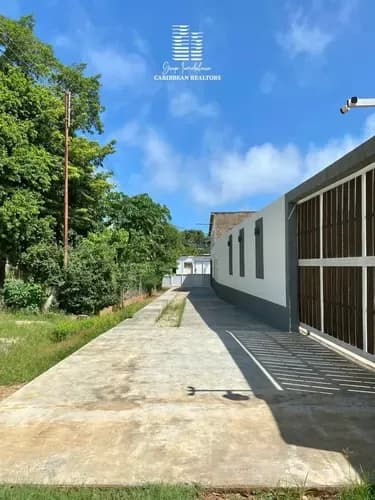 En Venta Amplio Conjunto De 4 Casas En Obra Gris.