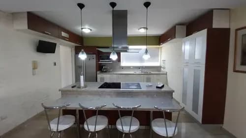 En Venta Amplio Apartamento En Residencias Churun Meru En La Trigaleña Alta. Con Planta Eléctrica,ubicado En Calle Cerrada. Solo Dos Apartamentos Por Piso. Ubicado En Piso Medio. 200 Mts2. Rg