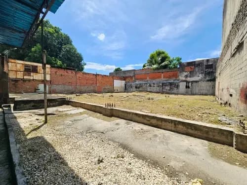 Terreno Con Estructura En La Cooperativa Maracay