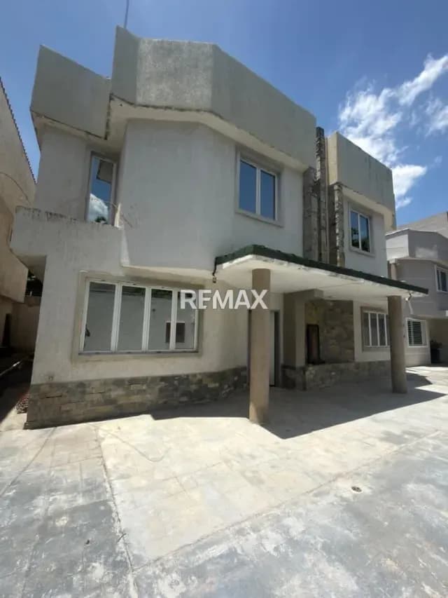 Se vende Townhouse en la Floresta Maracay