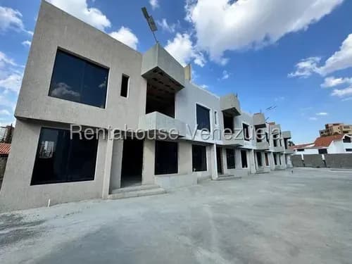 Héctor Malavé Vende Excelente Townhouse Al Este De Barquisimeto, De Tres Niveles, Amplias Habitaciones, Cómodos Baños.