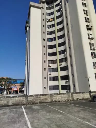 Hc Se Vende Apartamento Ubicado En La Urbanización La Granja Naguanagua Res. Bahamas Características: 104 Mst 2 Piso Bajo 3 Habitaciones Con Closets C/u 2 Baños