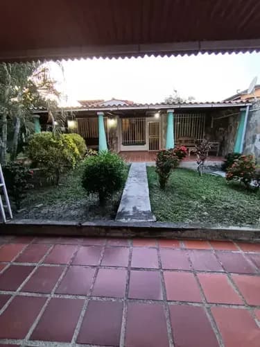 Casa Con Amplio Terreno En Venta En Ciudad Alianza Iii Etapa Guacara. St