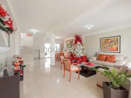 Daniela Linarez Vende Hermosa Casa De 2 Plantas Con 4 Habitaciones, 4 Baños, Amplia Y Espaciosa Sala, Patio Amplio, Tanque Subterráneo 10 Mil L, Planta Eléctrica, Este De Barquisimeto