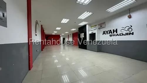 Local En Venta. Catia. A Pie De Calle Con Tres Niveles En Excelentes Condiciones. Fc // 26-17646