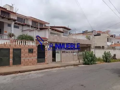 Casa Urb.la Colina De Catia La Mar. Lo Más Exclusivo Y Seguro De Playa Grande, Consta De Habitaciones Amplias, Terraza, Tanque Subterráneo, Estacionamiento, Muy Buena Oportunidad.