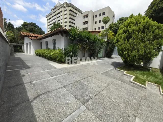 Venta de Casa en la Castellana zonificación Residencial y de Oficinas
