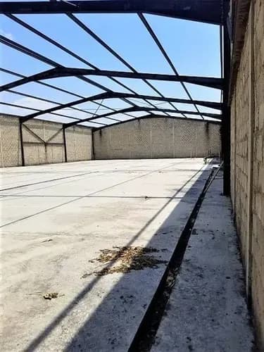 Sara Said Vende Terreno Industrial Con Galpón No Culminado En Zona Industrial Calicanto.