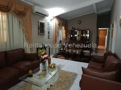 Hermosa Y Amplia Casa En Venta En Urb. Monseñor Iturriza # 26-18425