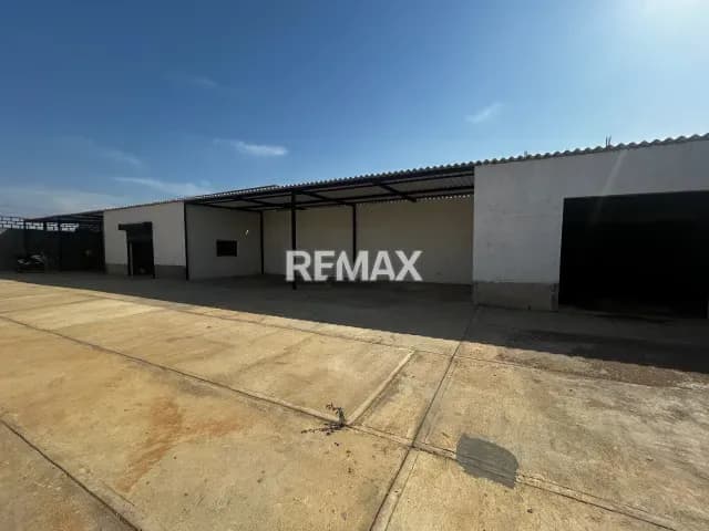 Galpón en venta, 900m2 ubicado en la avenida Ollarvides. Vía Punta Cardon