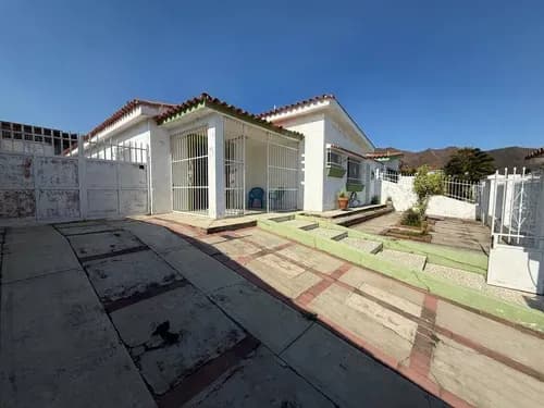 En Venta Casa Para Remodelar En Urb. Trigal Norte | Ap322100