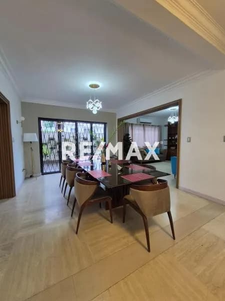 HERMOSO TONW HOUSE 2 PLATAS REMODELADA.TERRAZA. JARDIN. ALTA FLORIDA