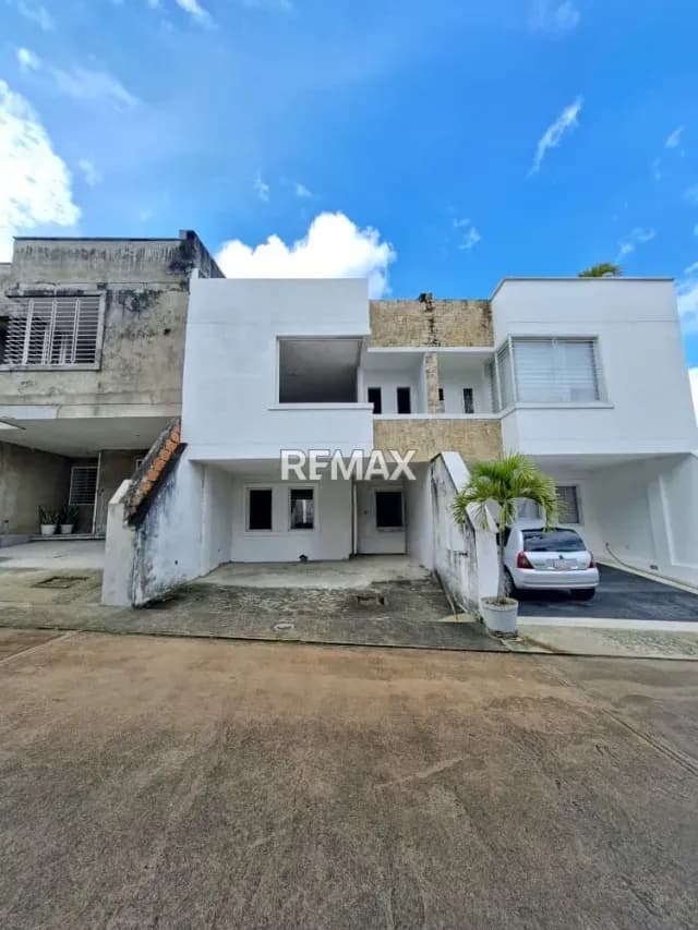 En venta CASA obra gris, ubicada en Pueblo Nuevo, Urb. Doral
