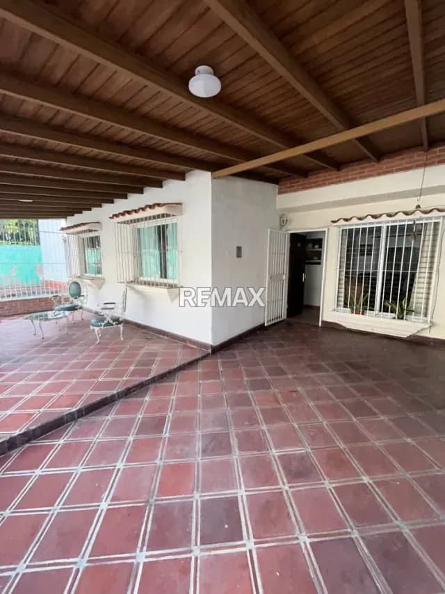En venta amplia casa ubicada en la Urb. Cordones