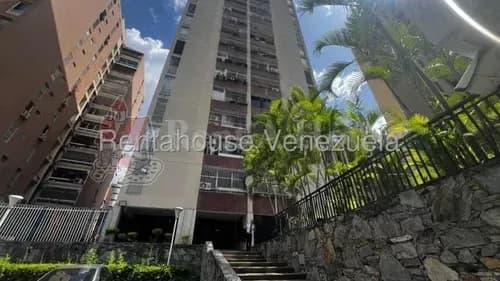 Alquiler Ph Santa Fe Sur: 129m2 Con Vista Al Ávila. 2 Hab + Servicio, 3 Baños Y Vestier. Cocina Equipada Y Puesto Techado. Cerca De Centros Comerciales, Clubes Y Servicios. ¡ubicación Privilegiada!